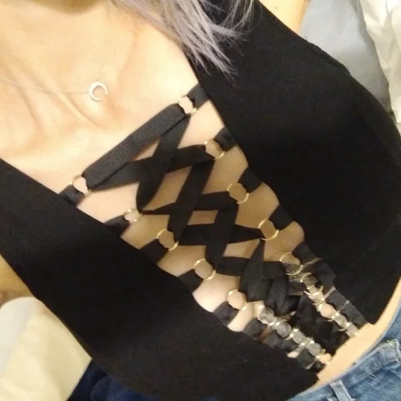 Black Cross Cross Top - Picture 4 of 13